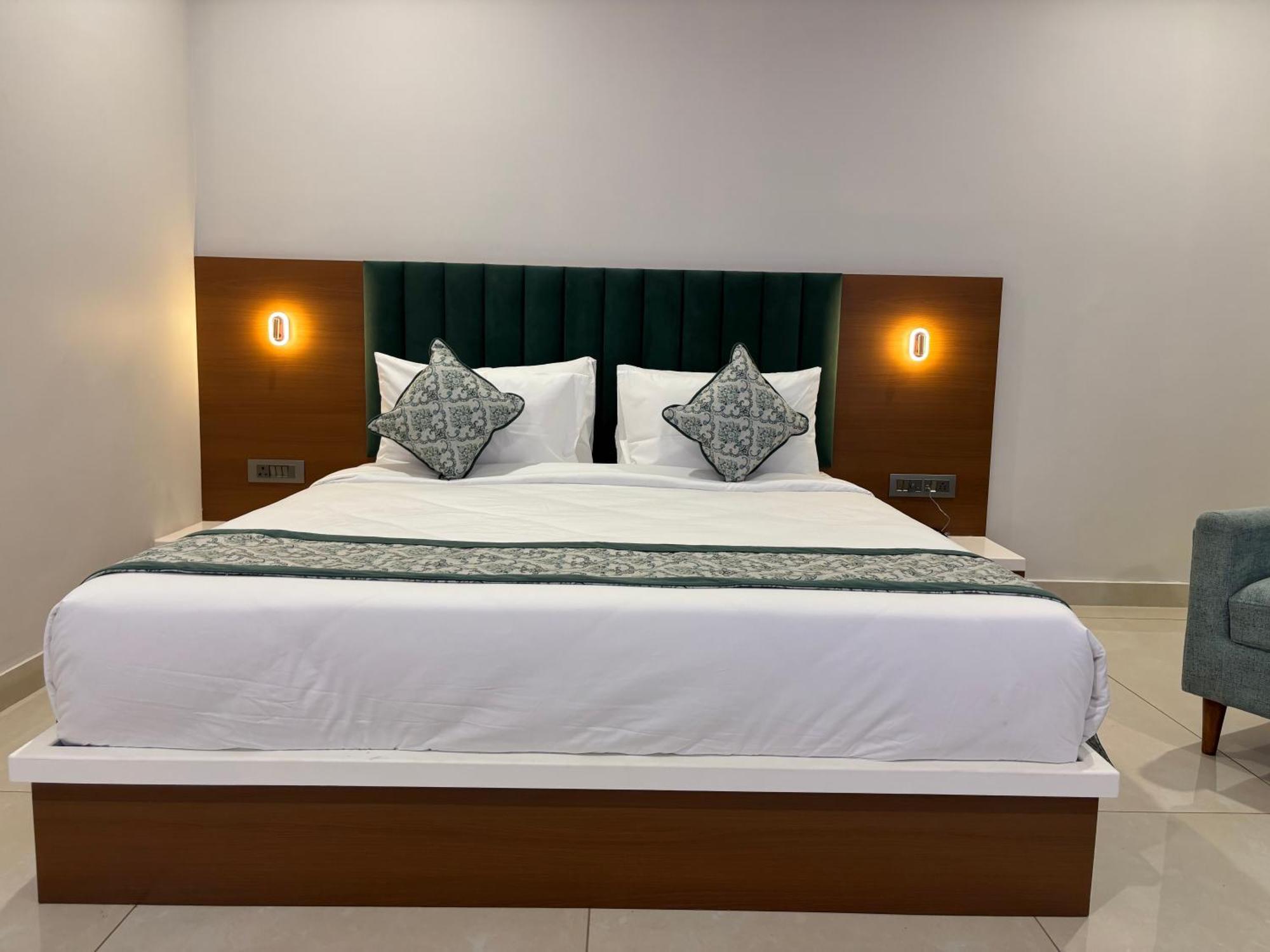 Hotel The Crown Inn Jhunjhunu Екстериор снимка