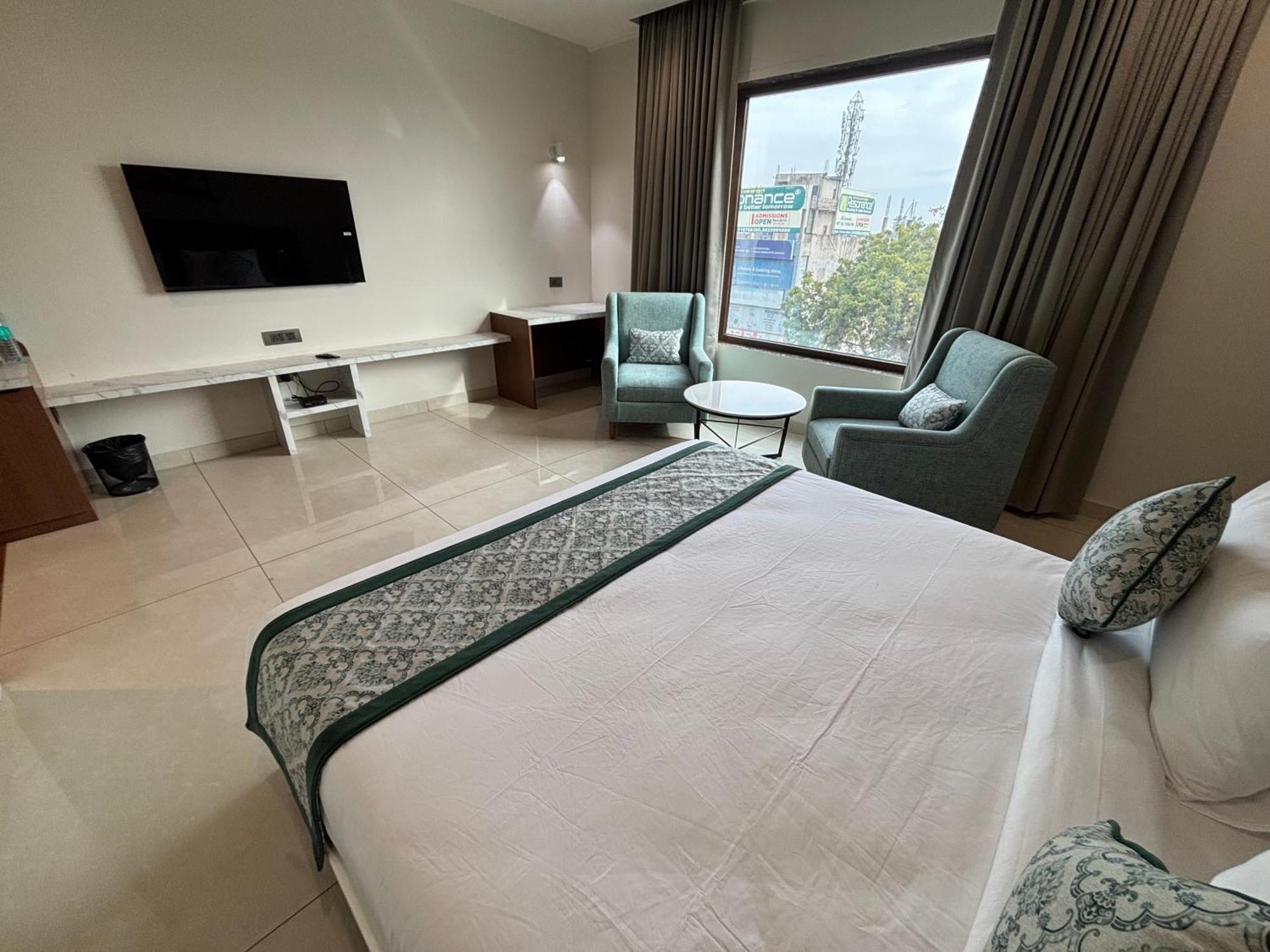 Hotel The Crown Inn Jhunjhunu Екстериор снимка