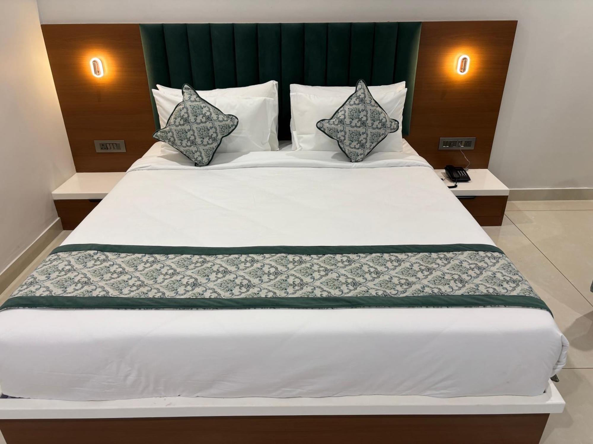 Hotel The Crown Inn Jhunjhunu Екстериор снимка