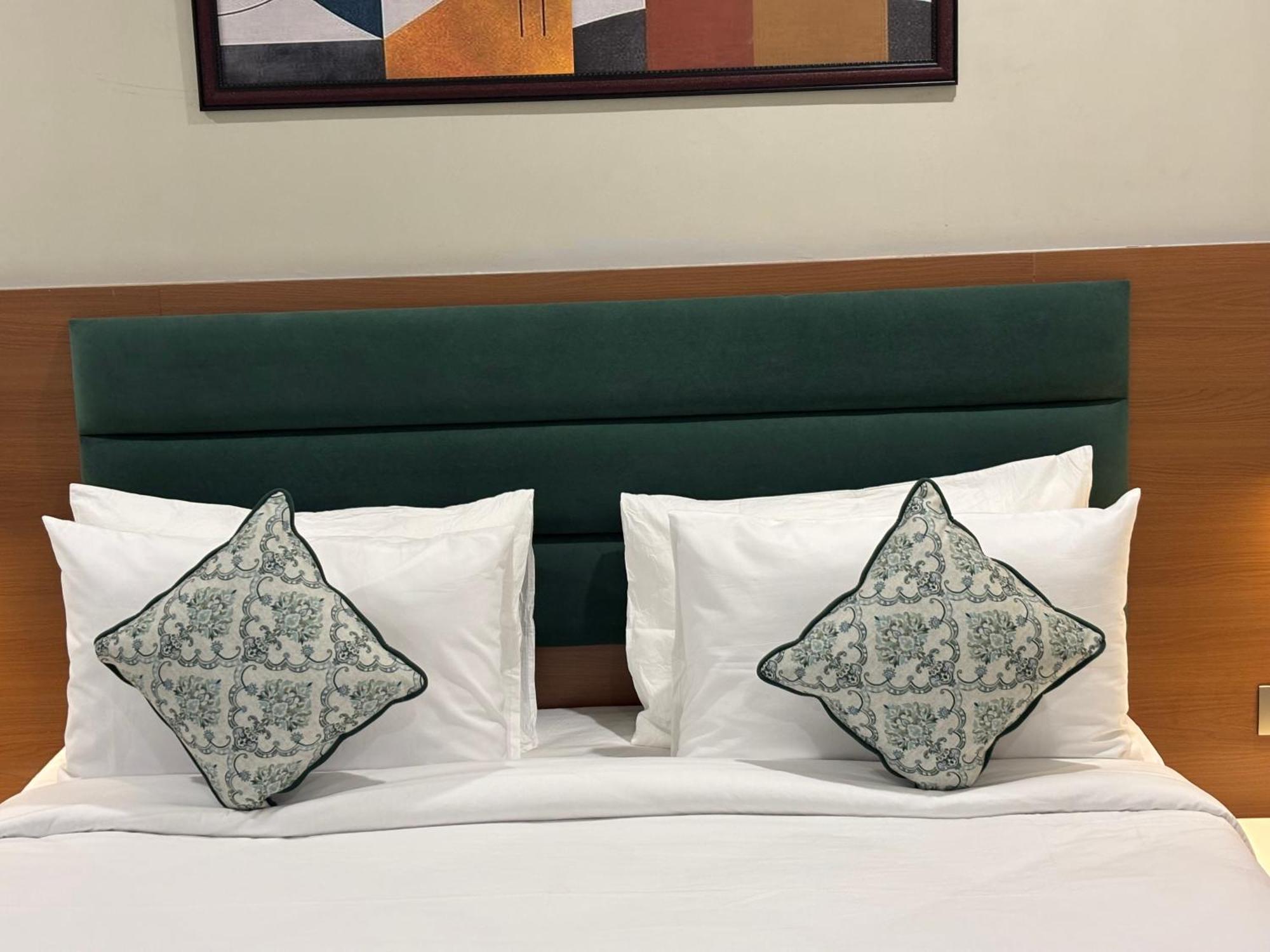 Hotel The Crown Inn Jhunjhunu Екстериор снимка