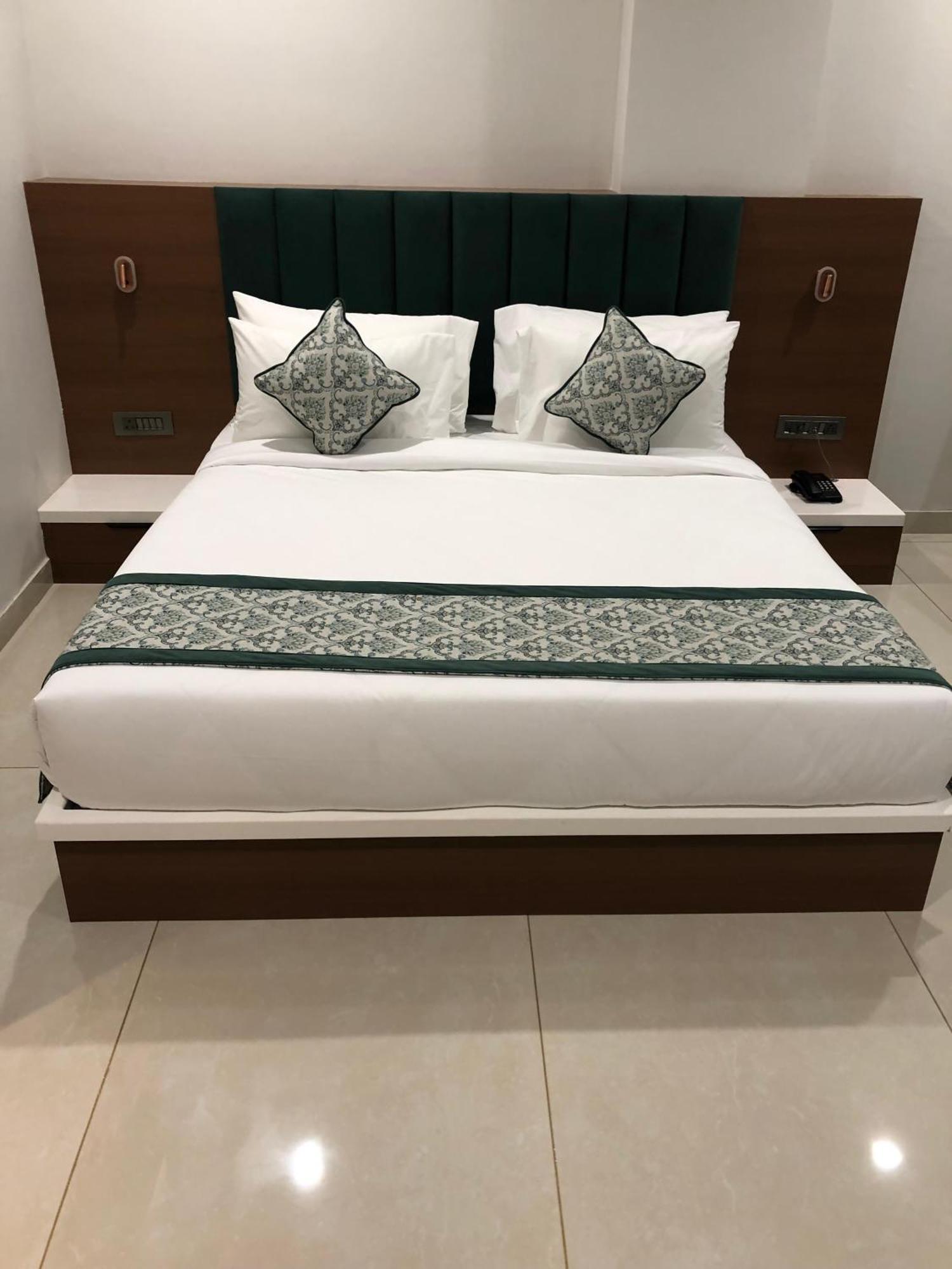 Hotel The Crown Inn Jhunjhunu Екстериор снимка